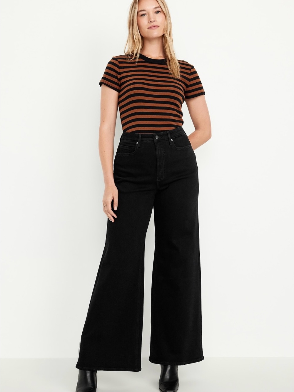 Black Extra High-Waisted Super
Wide-Leg Jeans size 10 TALL